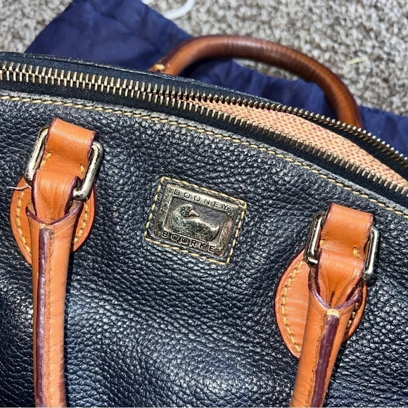 Vintage Dooney & Bourke Black Pebbled Grain Leather Hand Bag ❤️ - Picture 6 of 15